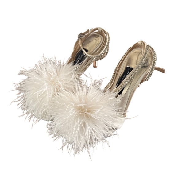 Just in 💫| Antonio Melani Aurora Feathered Rhinestone Embellished Sandals SZ 6 - Picture 5 of 8